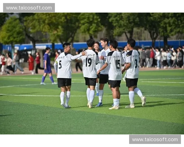 武汉校园足球联赛激发青少年体育热情助推校园体育全面发展